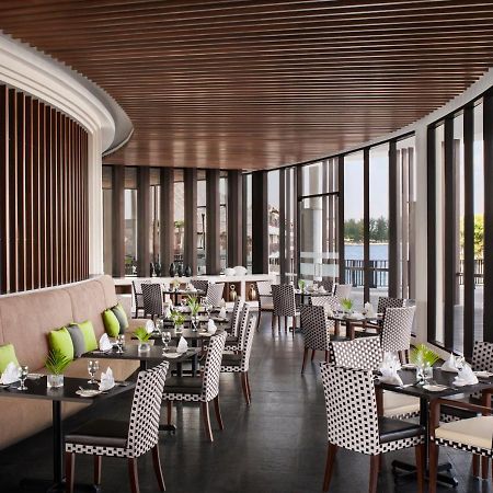 Avani Sepang Goldcoast Resort Kampong Bagan Lalang Exterior foto The restaurant