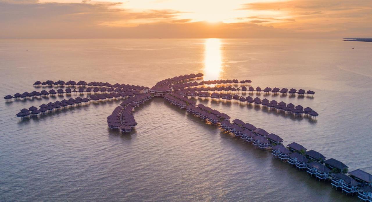 Avani Sepang Goldcoast Resort Kampong Bagan Lalang Exterior foto Aerial view of the resort