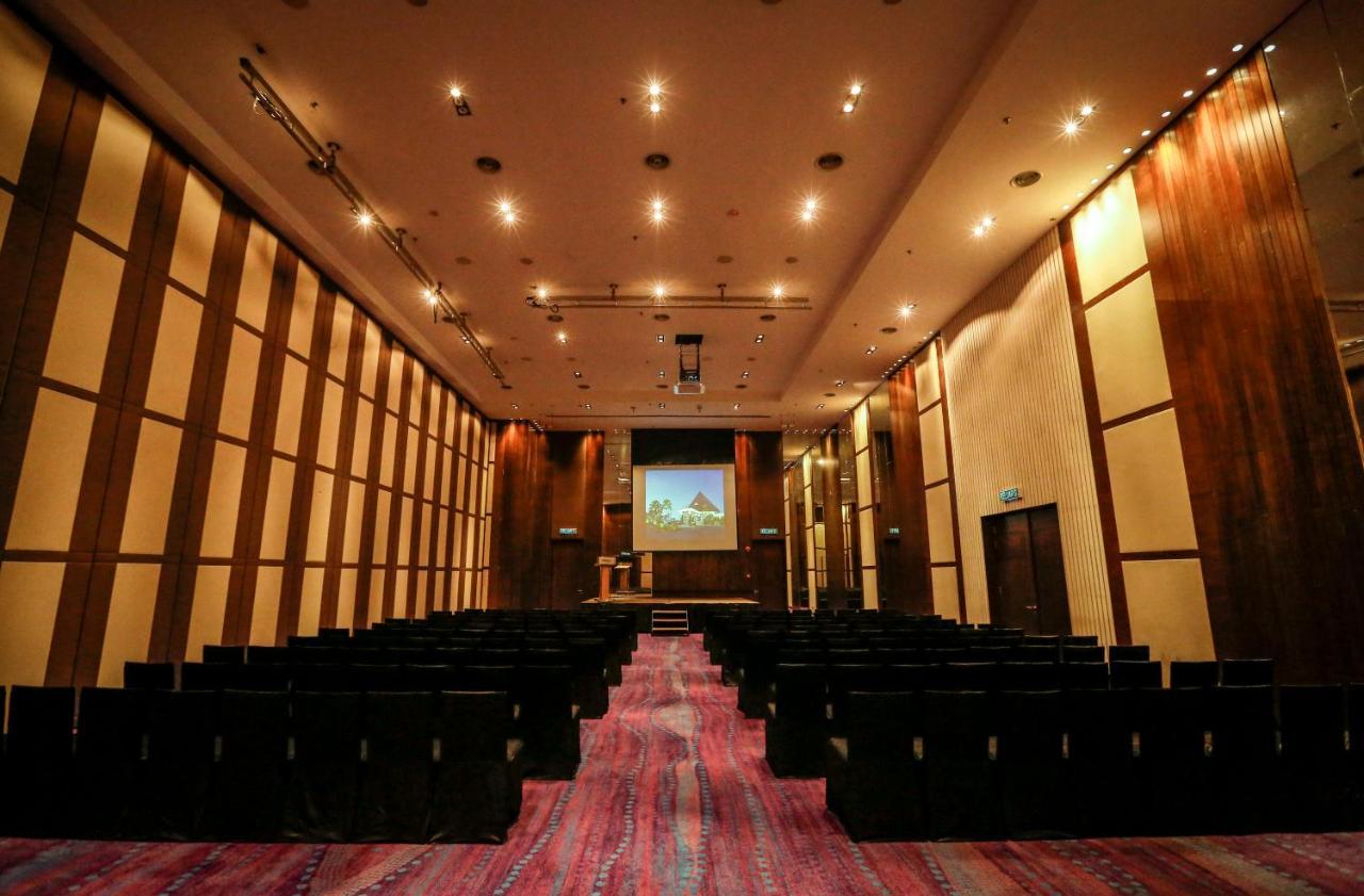 Avani Sepang Goldcoast Resort Kampong Bagan Lalang Exterior foto The Auditorium