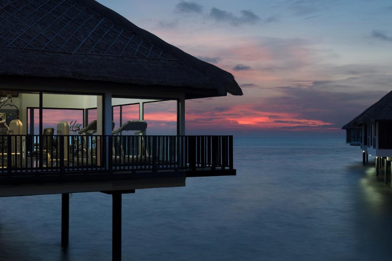 Avani Sepang Goldcoast Resort Kampong Bagan Lalang Exterior foto Sunset at the water villas