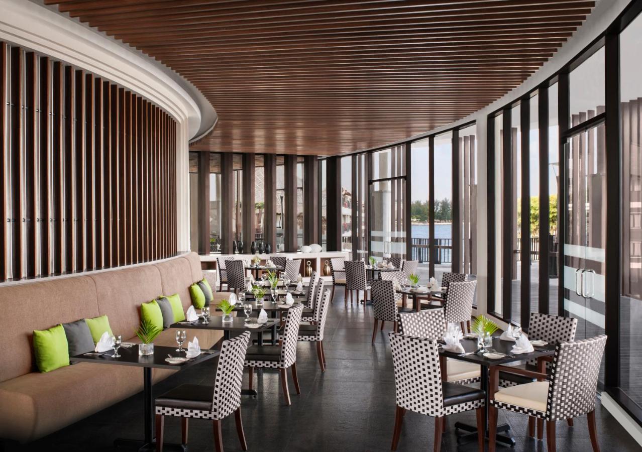 Avani Sepang Goldcoast Resort Kampong Bagan Lalang Exterior foto The restaurant