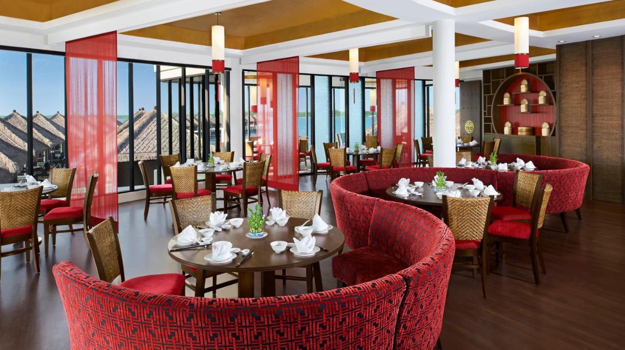 Avani Sepang Goldcoast Resort Kampong Bagan Lalang Exterior foto The restaurant