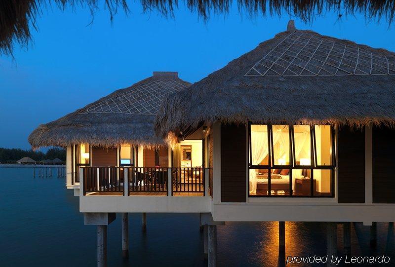 Avani Sepang Goldcoast Resort Kampong Bagan Lalang Exterior foto Water villa at Le Méridien Maldives Resort & Spa