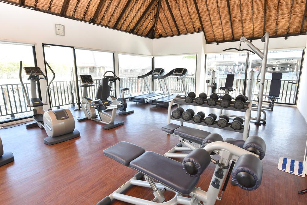 Avani Sepang Goldcoast Resort Kampong Bagan Lalang Exterior foto A gym at a resort