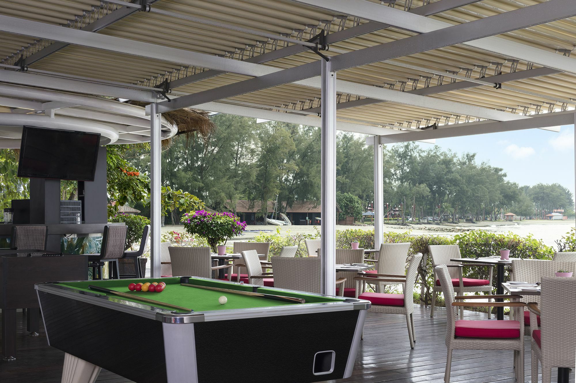 Avani Sepang Goldcoast Resort Kampong Bagan Lalang Exterior foto The clubhouse at the Royal Berkshire Polo Club